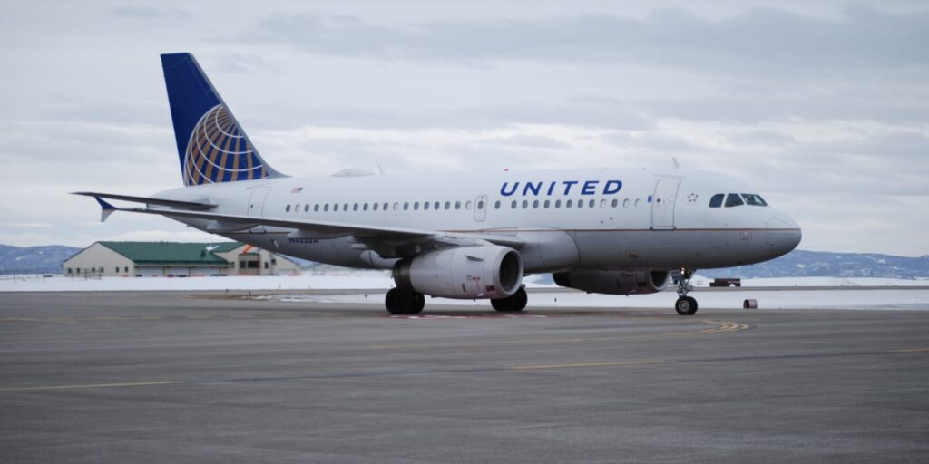 United plane at Yampa Valley Airport